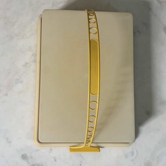 Vintage 70s Tupperware harvest gold 3-piece sheet cake carrier with handle - Picture 11 of 14
